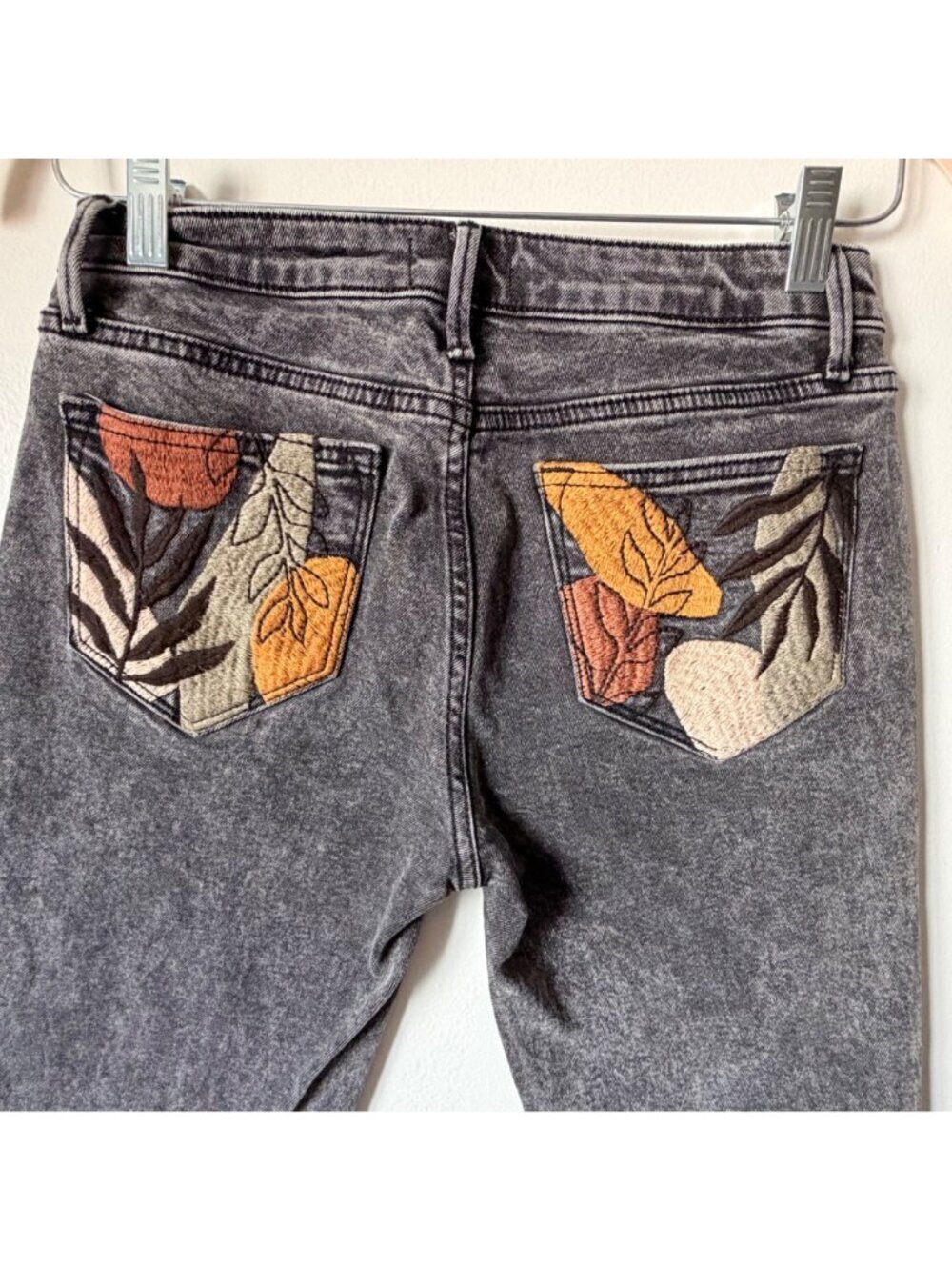 DRIFTWOOD Kelly Embroidered Dark Gray Acid Washed Denim Size 26 - Picture 4 of 6